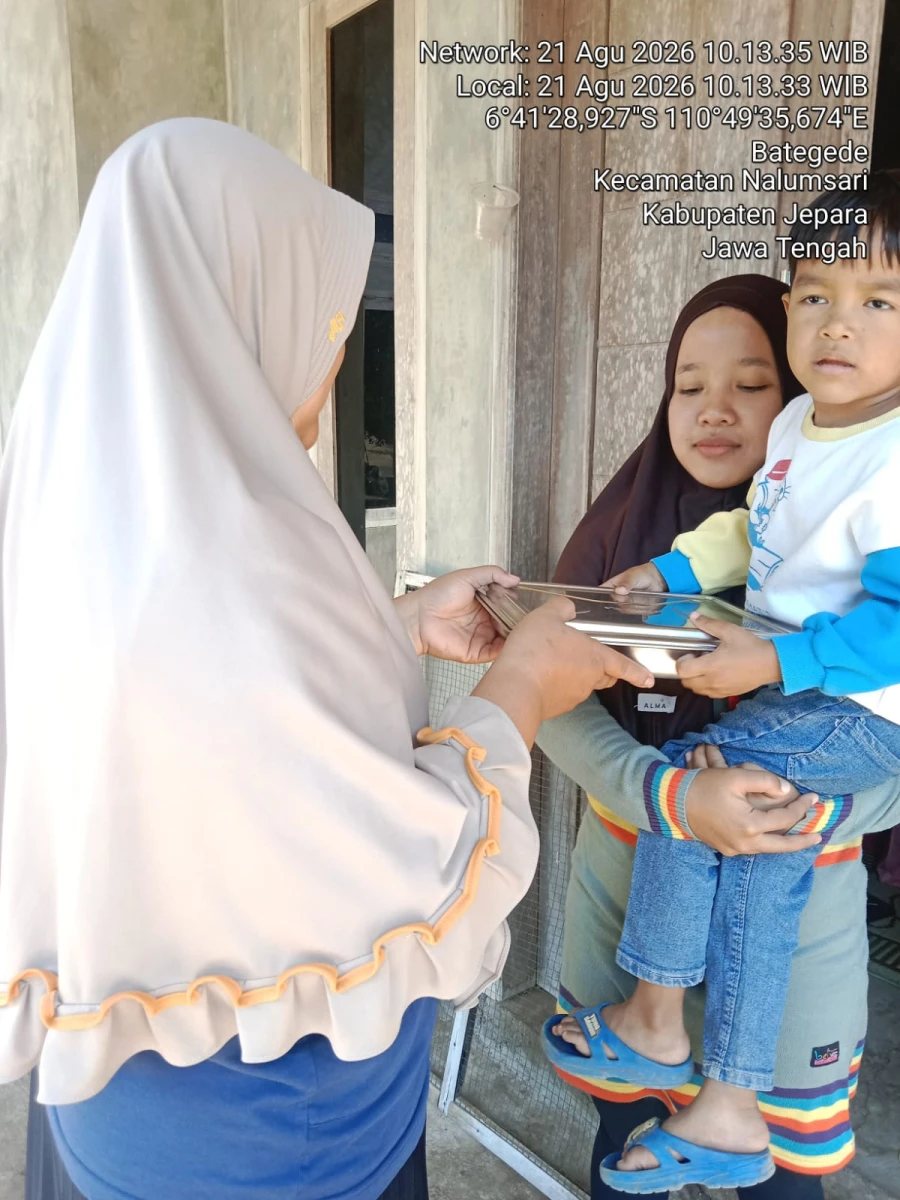 Pemberian pmt bagi balita 