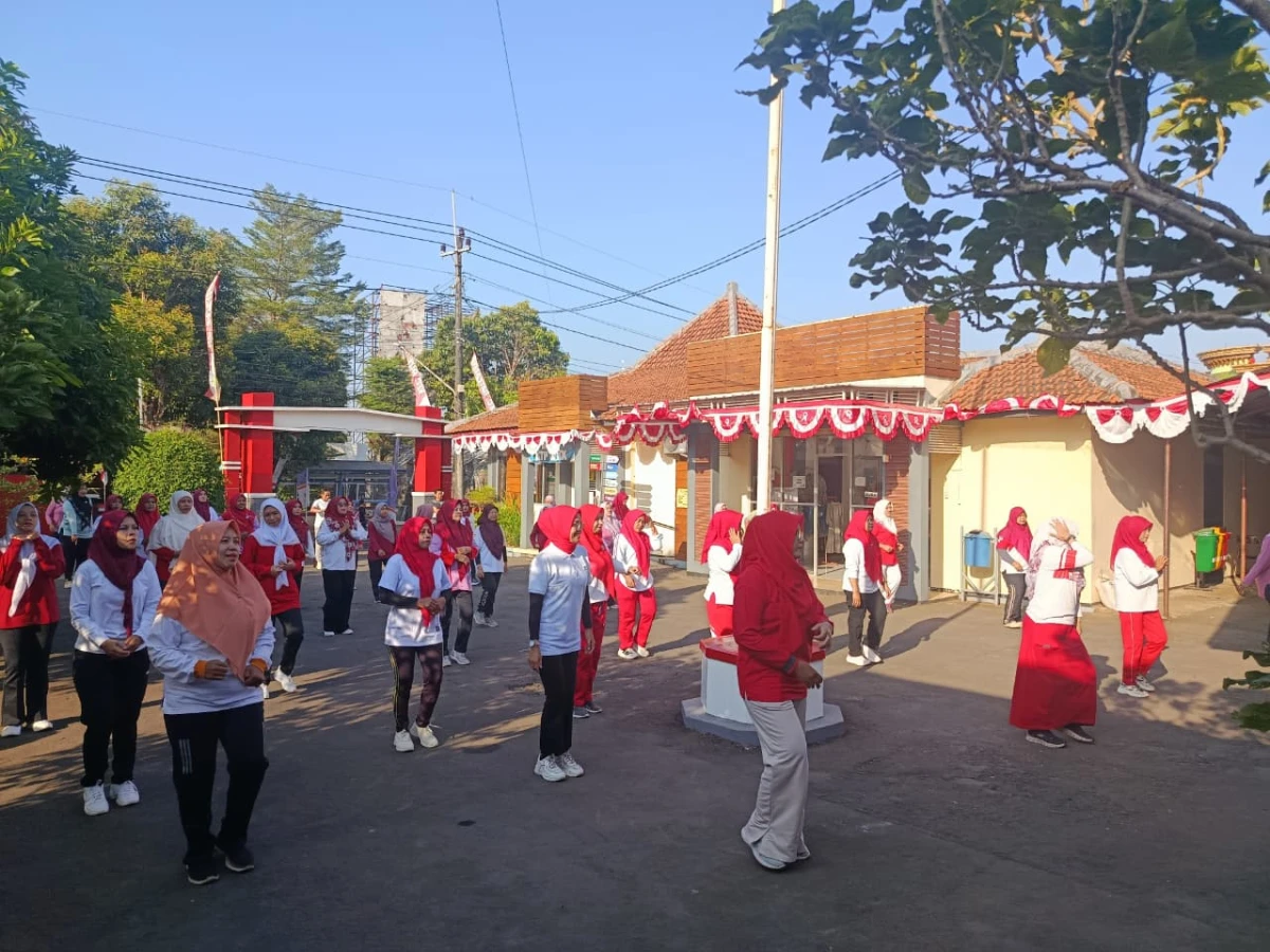 Senam bersama dan lomba-lomba dalam rangka HUT RI