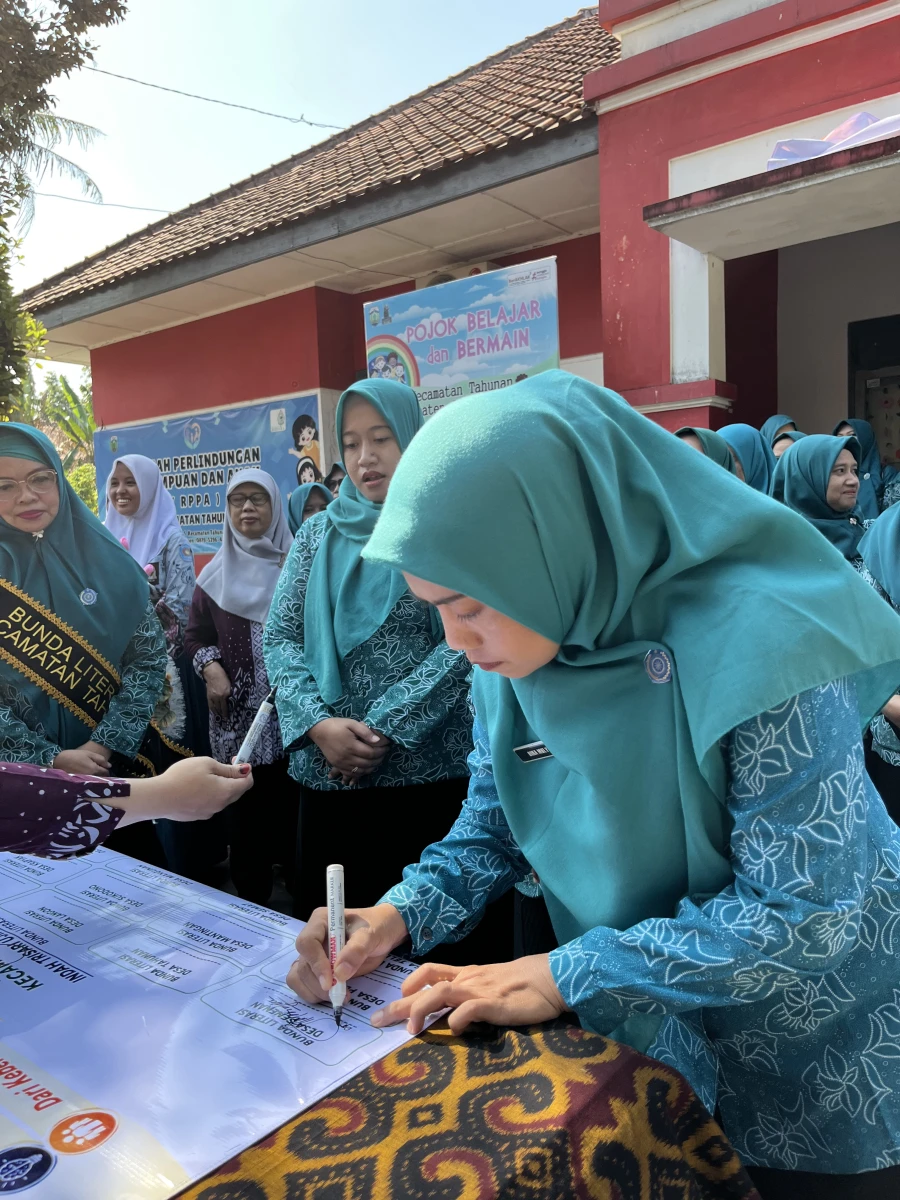 Lounching Pojok Baca Kecamatan Tahunan