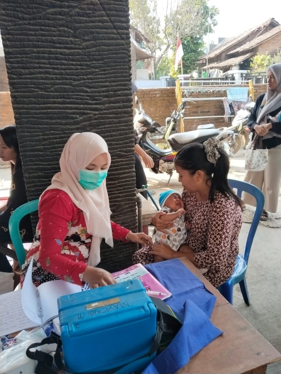Pemberian vitamin A dan obat cacing