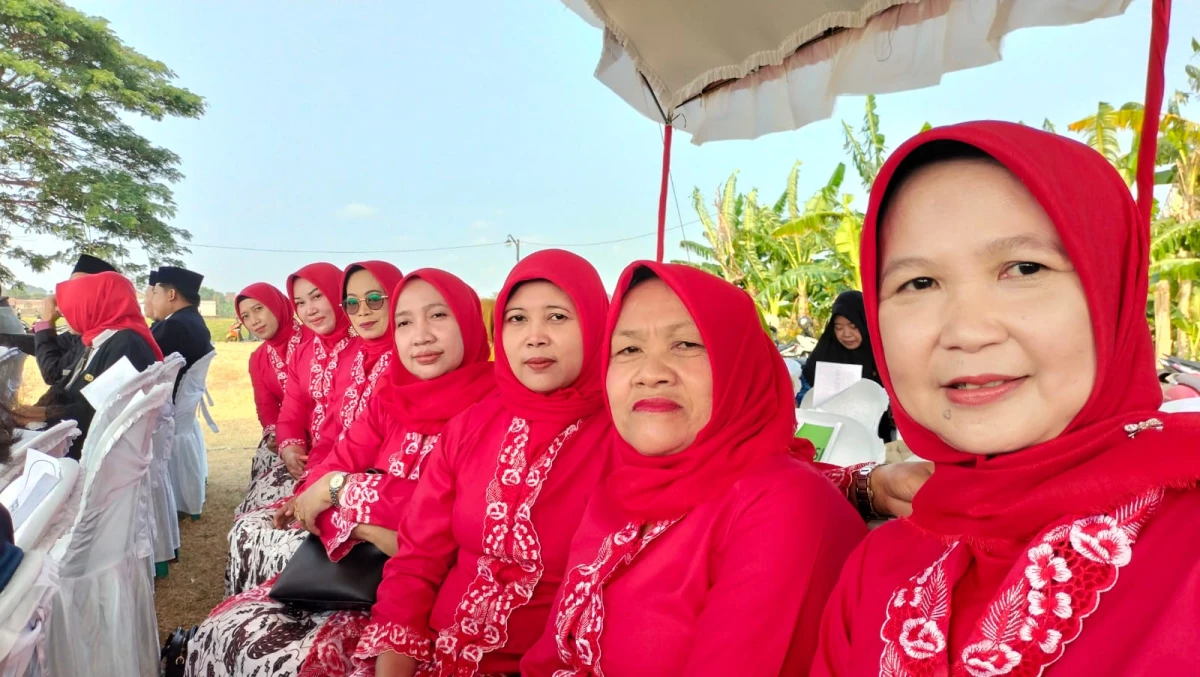 Semangat Merah Putih, PKK Kecamatan Mayong Kompak Ikuti Upacara Kemerdekaan