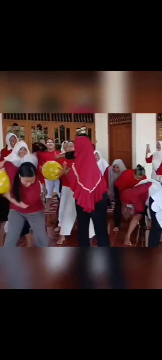 Semarak HUT ke-81 Kemerdekaan RI, PKK RT 05/RW 05 Karanggondang Gelar Aneka Lomba dan Doorprize