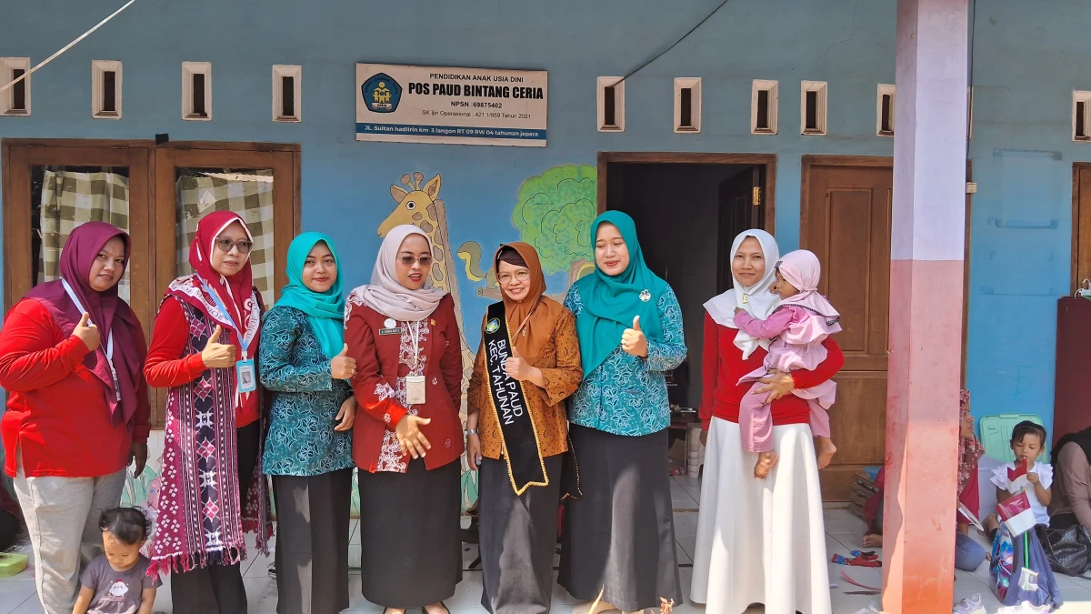 karnaval pos paud dlm rangka memperingati kemerdekaan yg di datangi ibu kepala puskesmas tahunan,bunda paud kecamatan tahunan dan bunda paud desa Langon 