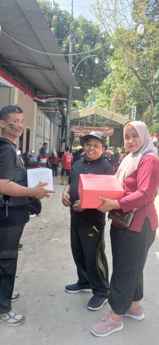 kunjungan Kegiatan karnaval rt 9 didatangi bapak petinggi dan ibu ketua Tp.pkk desa Langon  dalam rangka memeriahkan acara HUT RI ke 81