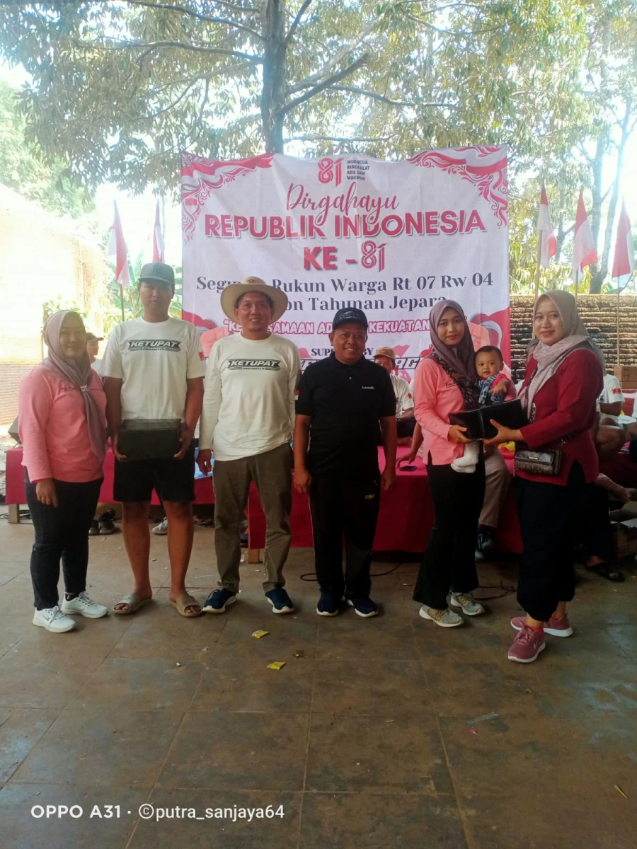 Jalan Sehat warga Rt 07 Desa Langon dikunjungi Bapak petinggi Dan Ibu Ketua Tp.PKK Desa Langon dalam rangka memperingati Hari Kemerdekaan RI ke 81 