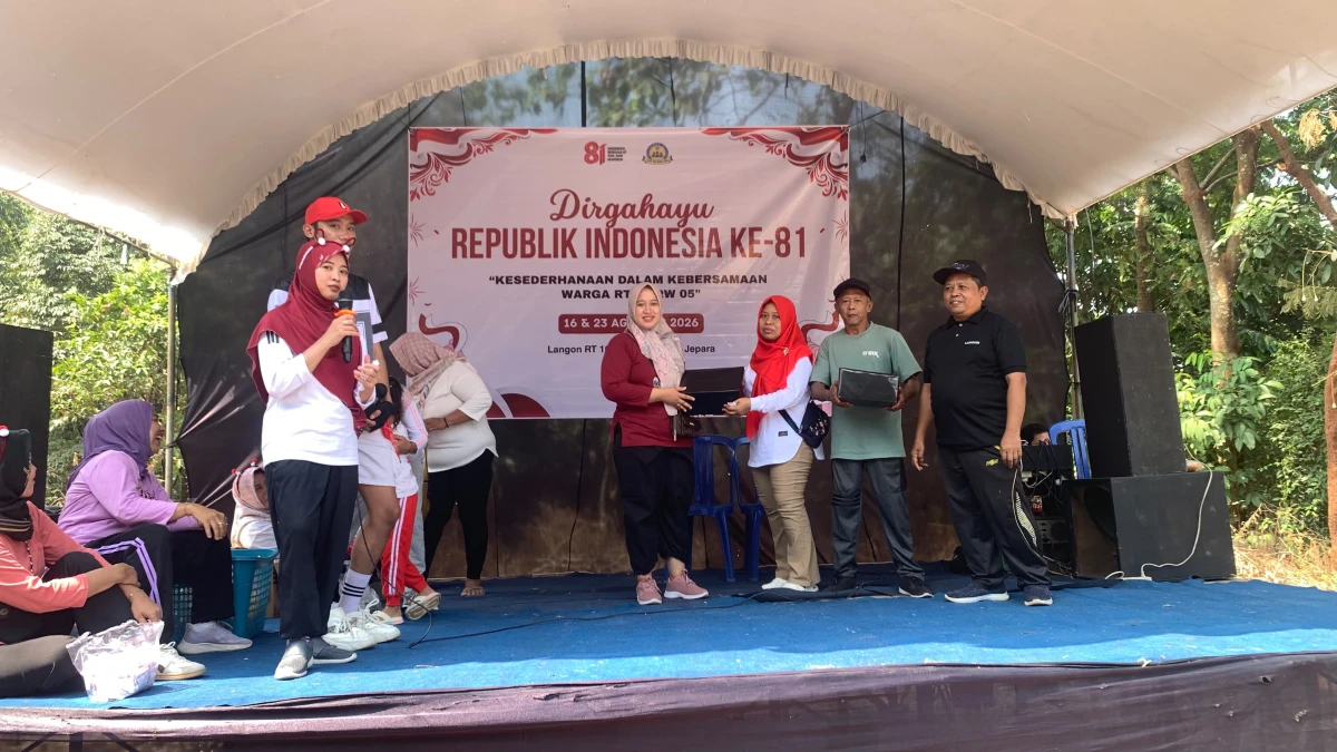 Jalan Sehat warga Rt 10 Desa Langon dikunjungi Bapak petinggi Dan Ibu Ketua Tp.PKK Desa Langon dalam rangka memperingati Dirgahayu RI ke 81 
