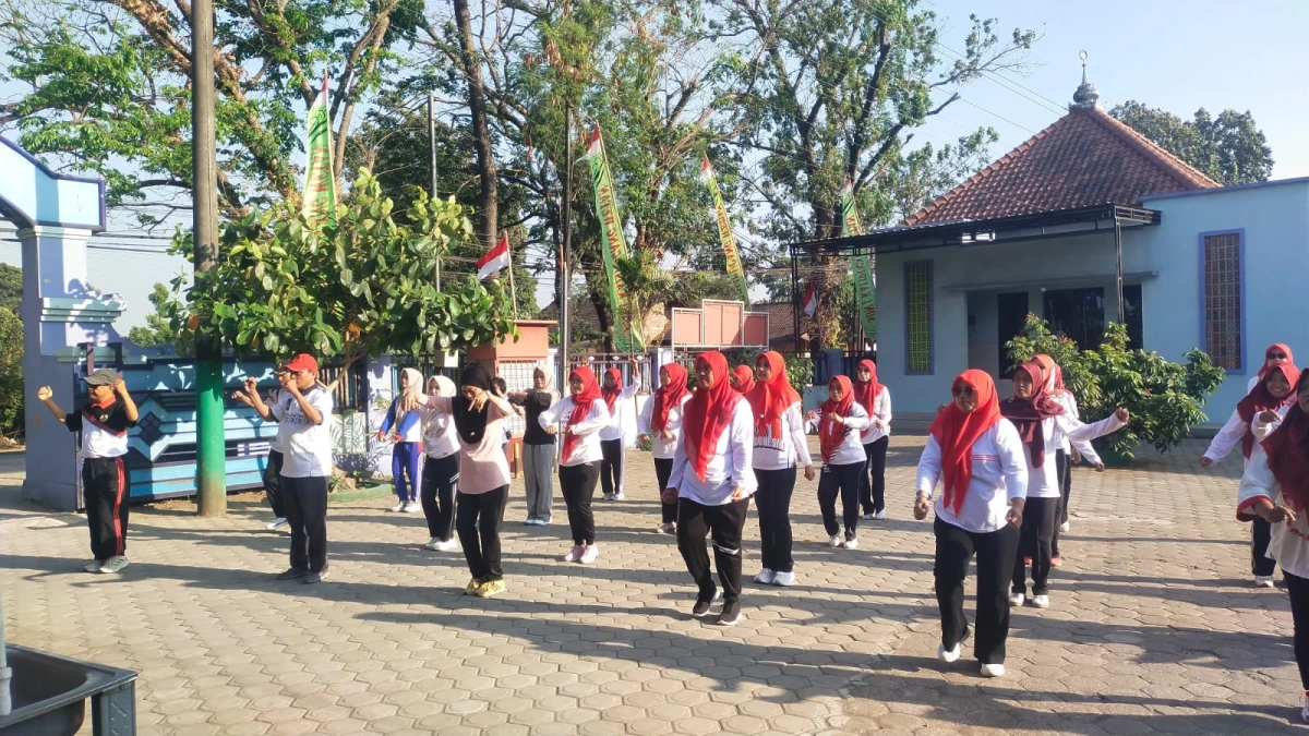 Mengikuti acara senam sehat guru paud se kec Welahan dalam rangka HUT RI ke 81 di satkordikcam kec.Welahan pada tgl 21 Agustus 2026
