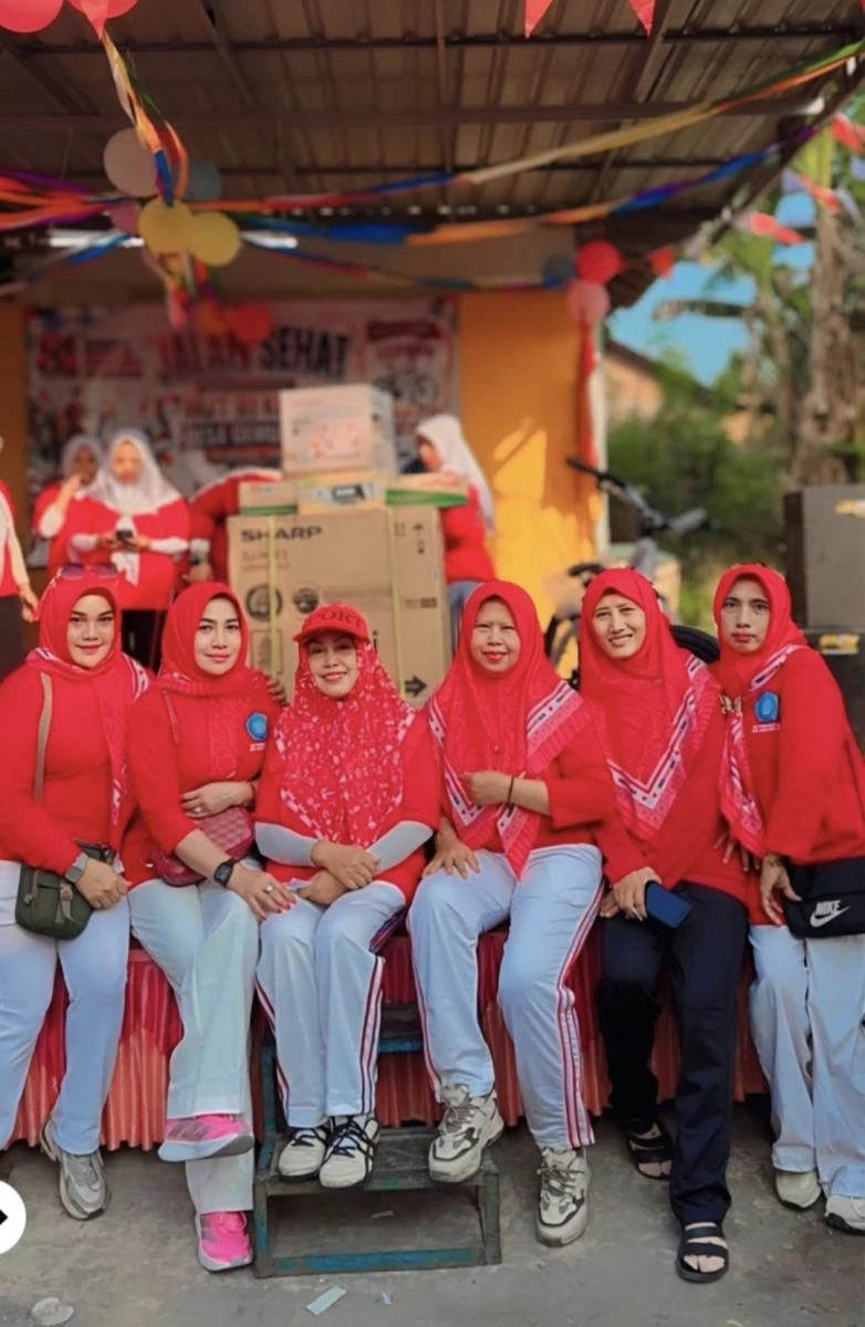 Jalan Sehat PKK dan Warga Desa Gemulung