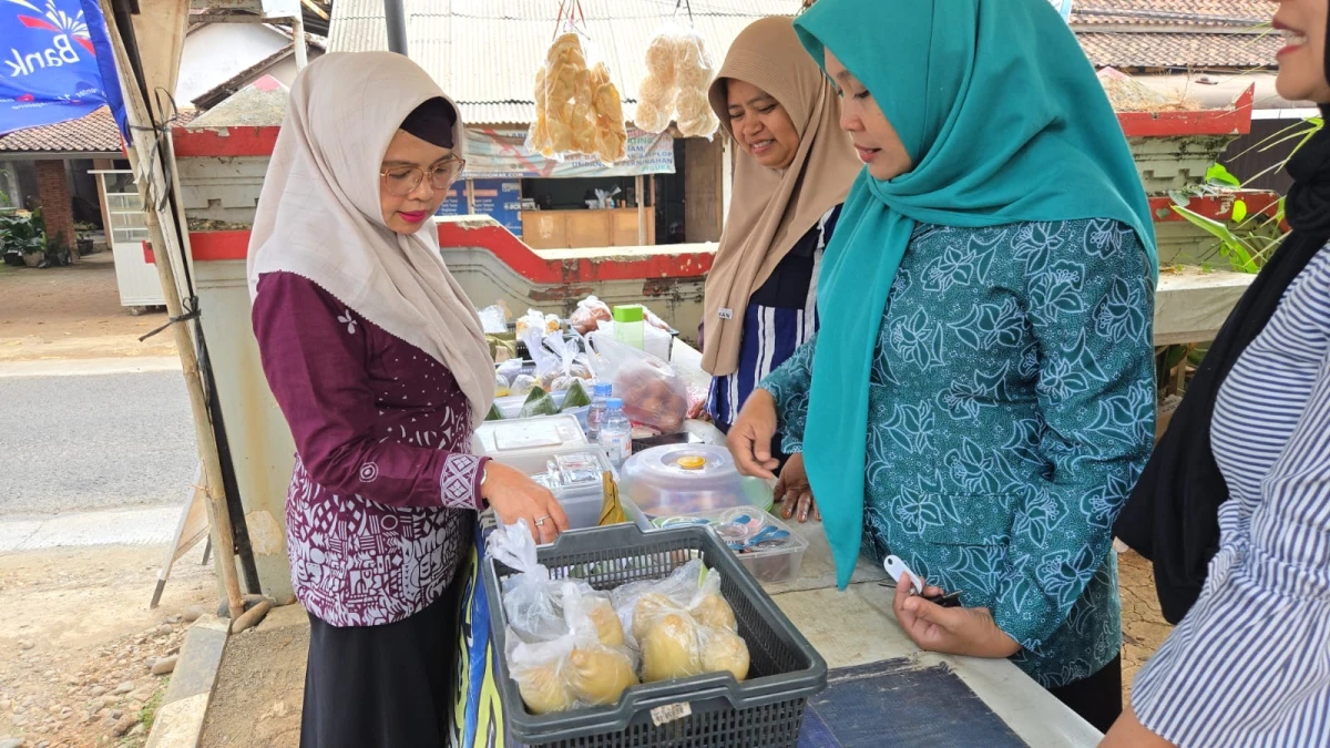 Kunjungan ke UMKM UP2K PKK Desa Tahunan