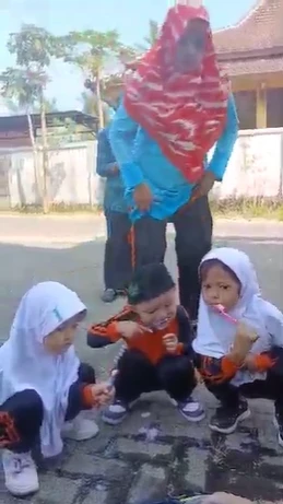 Sosialisasi Cara Menggosok Gigi yang Benar dan Pembagian Susu untuk Mendukung Tumbuh Kembang Anak