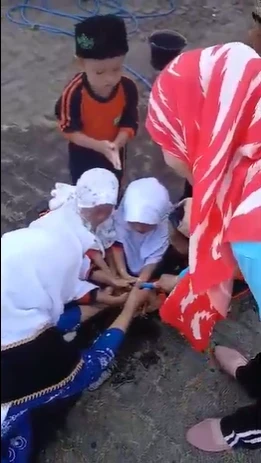 Kegiatan Cuci Tangan Pakai Sabun di KB Aswirul Afkar NU Muslimat