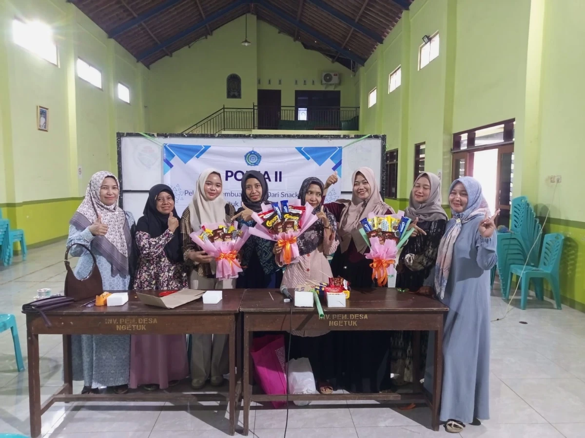 Kegiatan POKJA II Membuat ketrampilan bucket dari snack