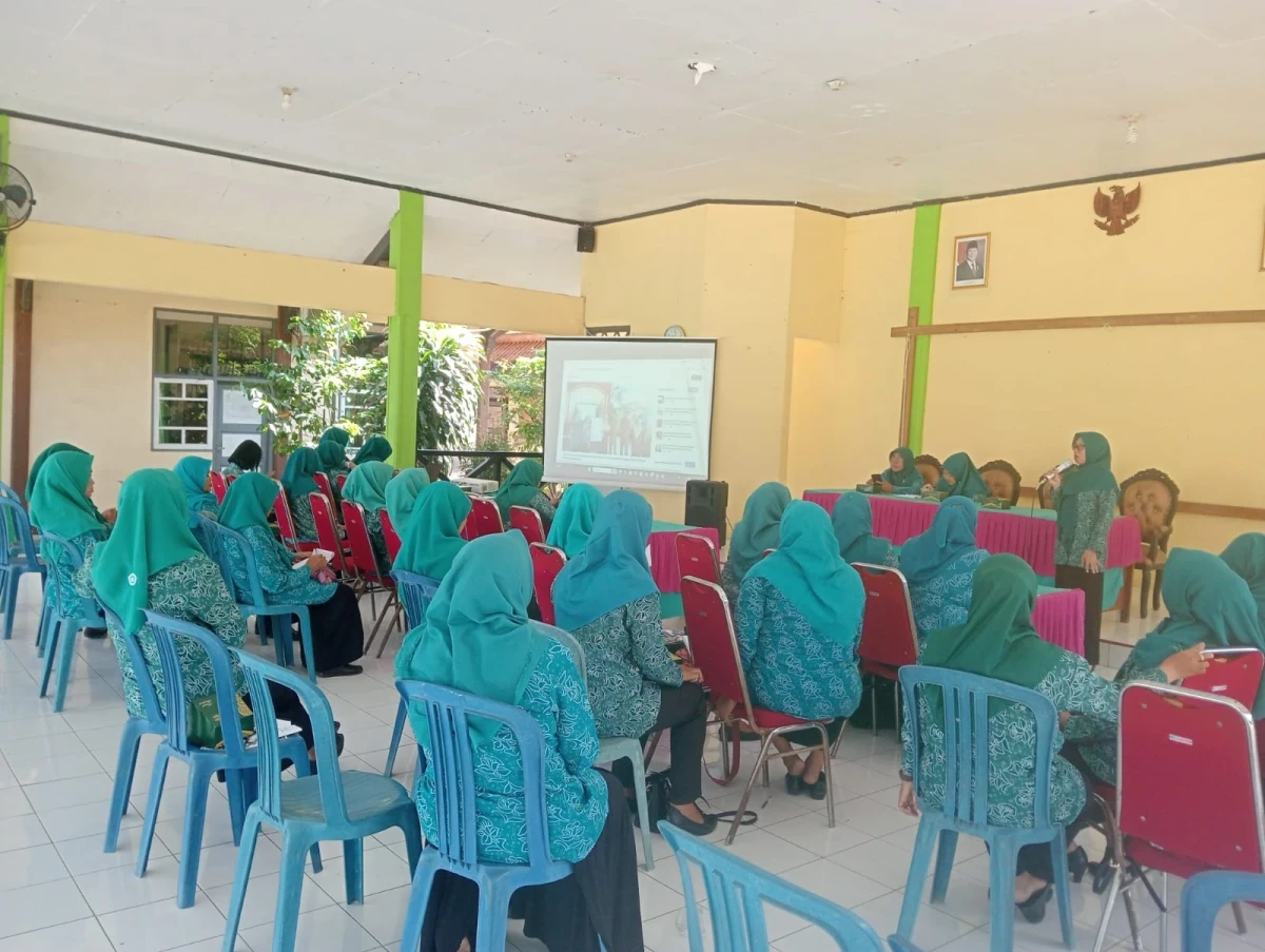 Pertemuan PKK Desa dan Dharma Wanita Se-kecamatan Nalumsari