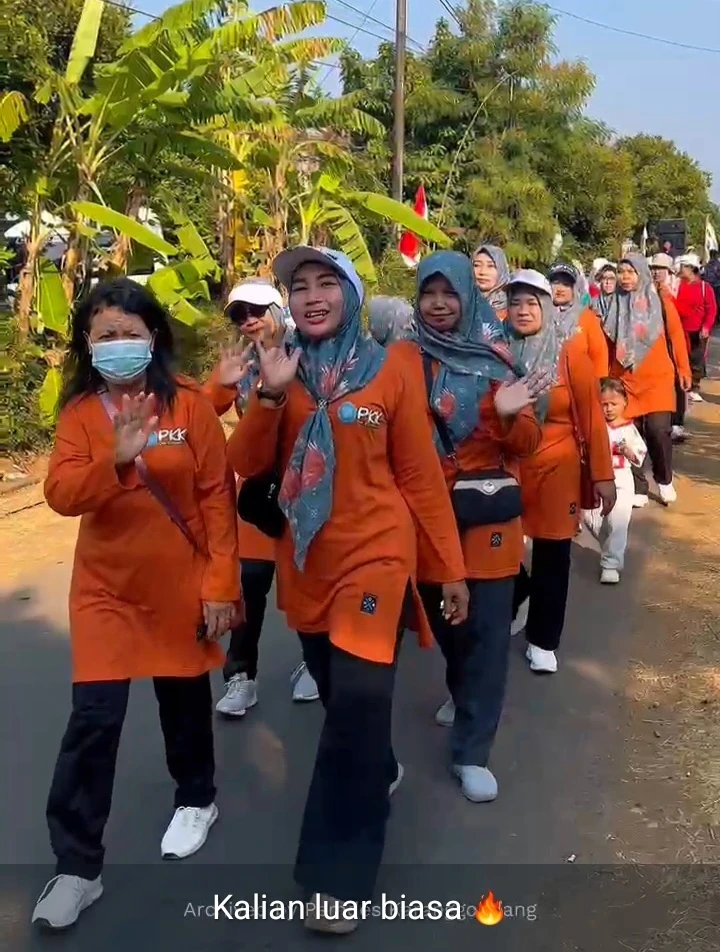 TP PKK Desa Karanggondang Semarakkan HUT ke-81 Kemerdekaan RI dengan Jalan Santai dan Senam Bersama