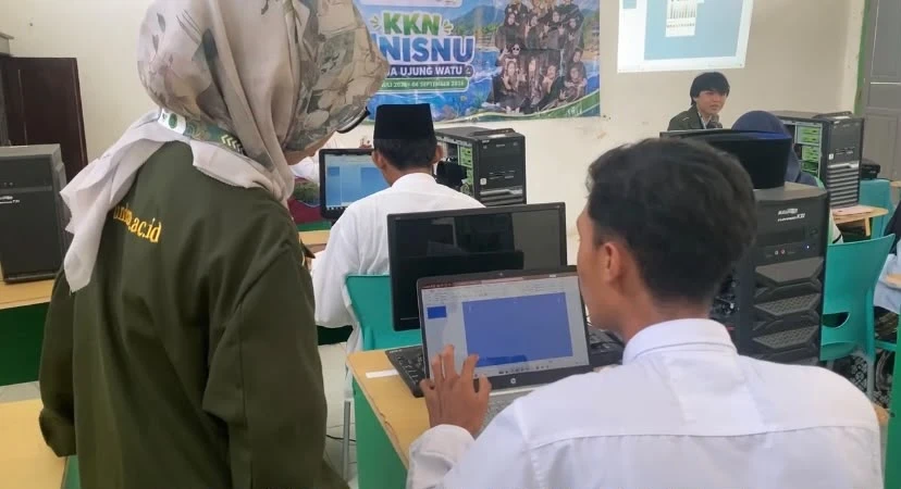 Kegiatan Pelatihan Desain Grafis Di MA NU Desa Ujungwatu
