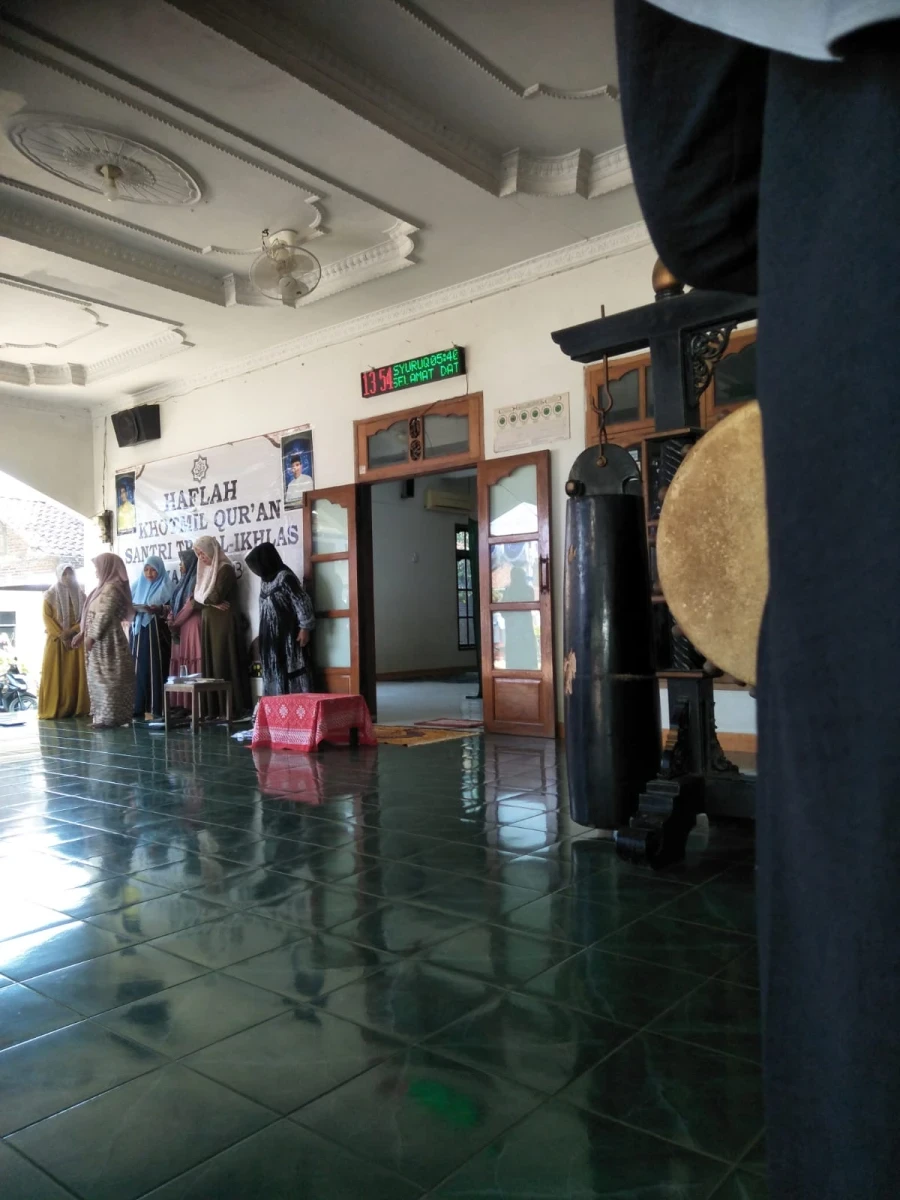 Ngaji Bersama Ibu-Ibu RT 01/RW 05 di Masjid Al Ikhlas Karanggondang, Pererat Silaturahmi dan Tingkatkan Keimanan