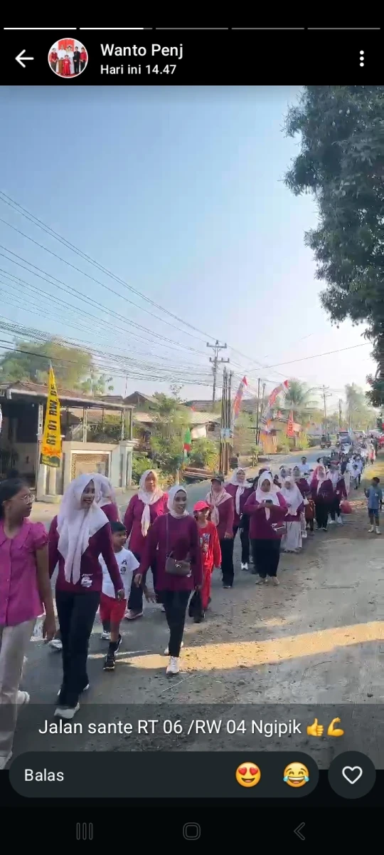 PKK RT 06/RW 04 Karanggondang Ikuti Jalan Santai Tingkat Desa Semarakkan HUT ke-81 Kemerdekaan RI