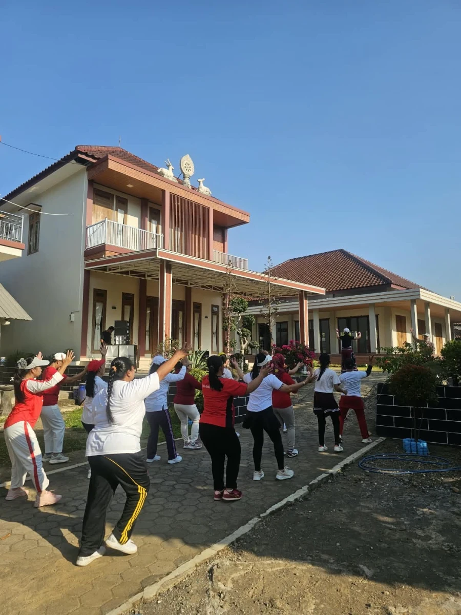 Senam Bersama Wandani Vihara Bodhi Santi Desa Jugo