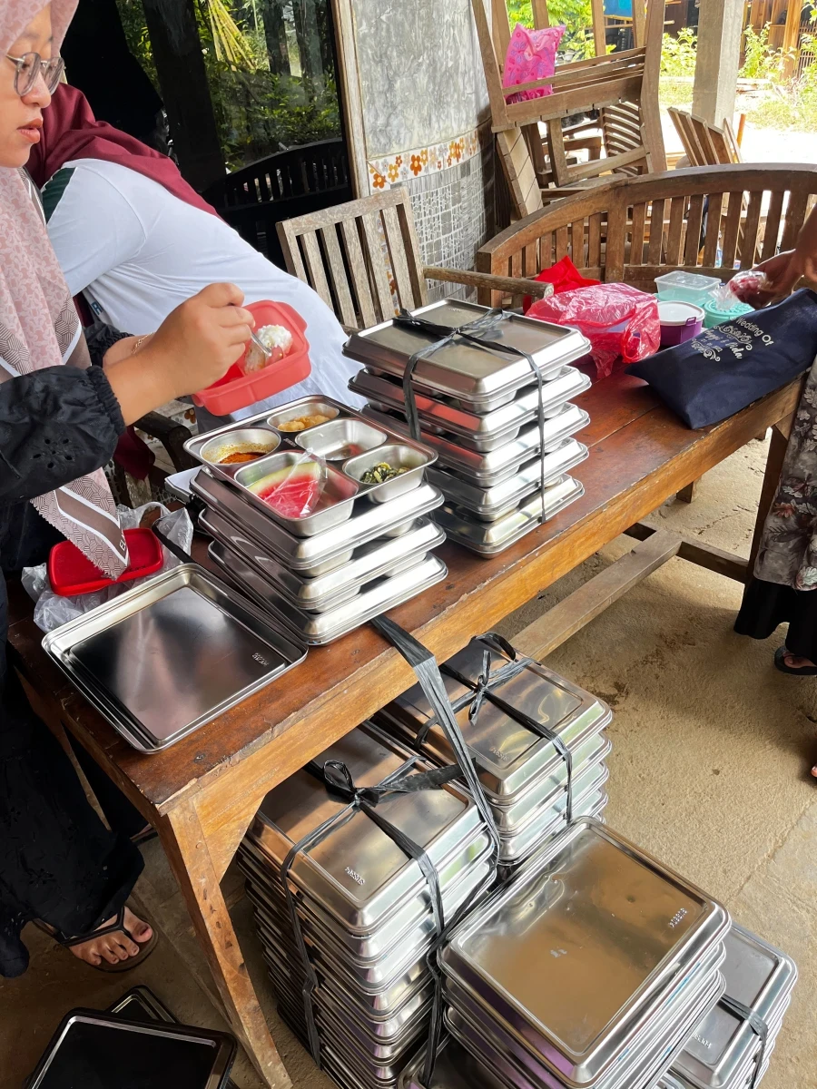 MAKANAN BERGIZI GRATIS
