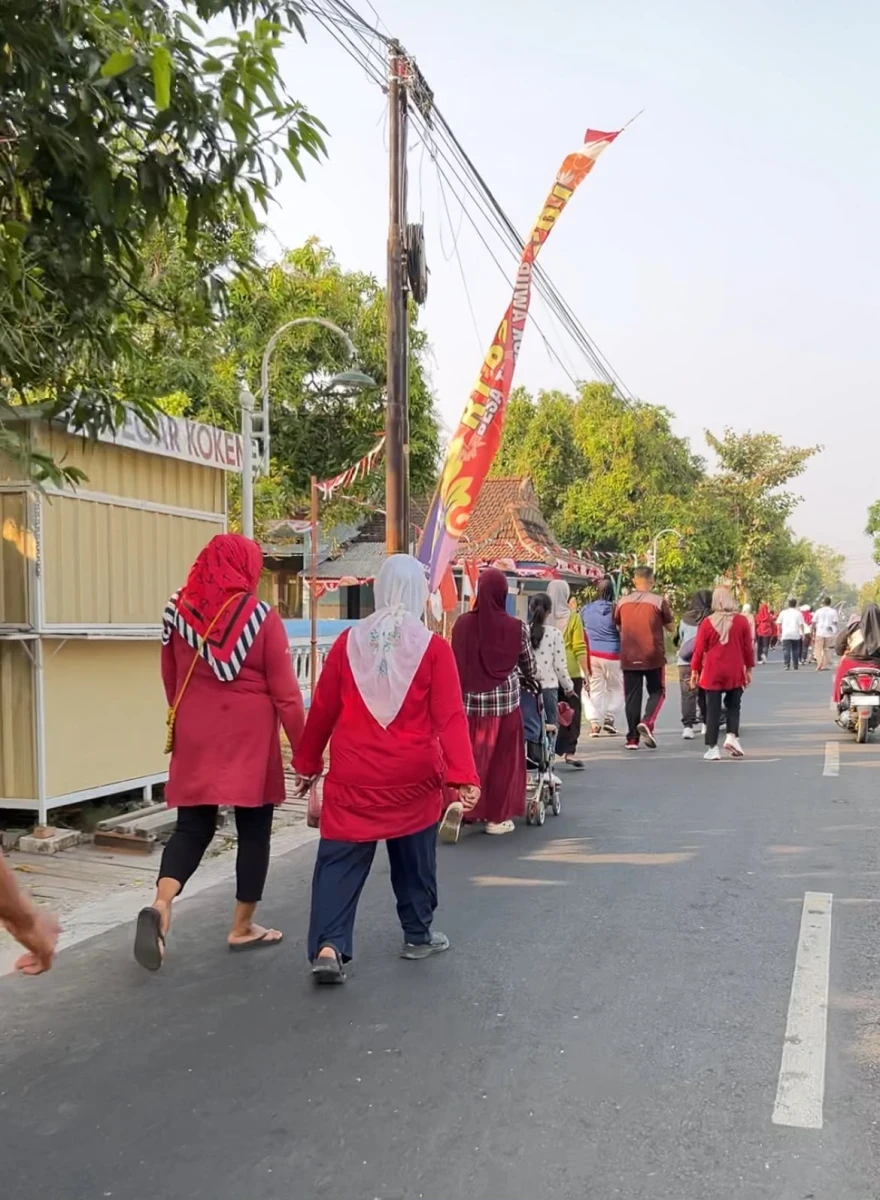 Senam Pagi dan Jalan Sehat Meriahkan HUT RI ke-81, PKK Desa Telukawur Turut Berpartisipasi
