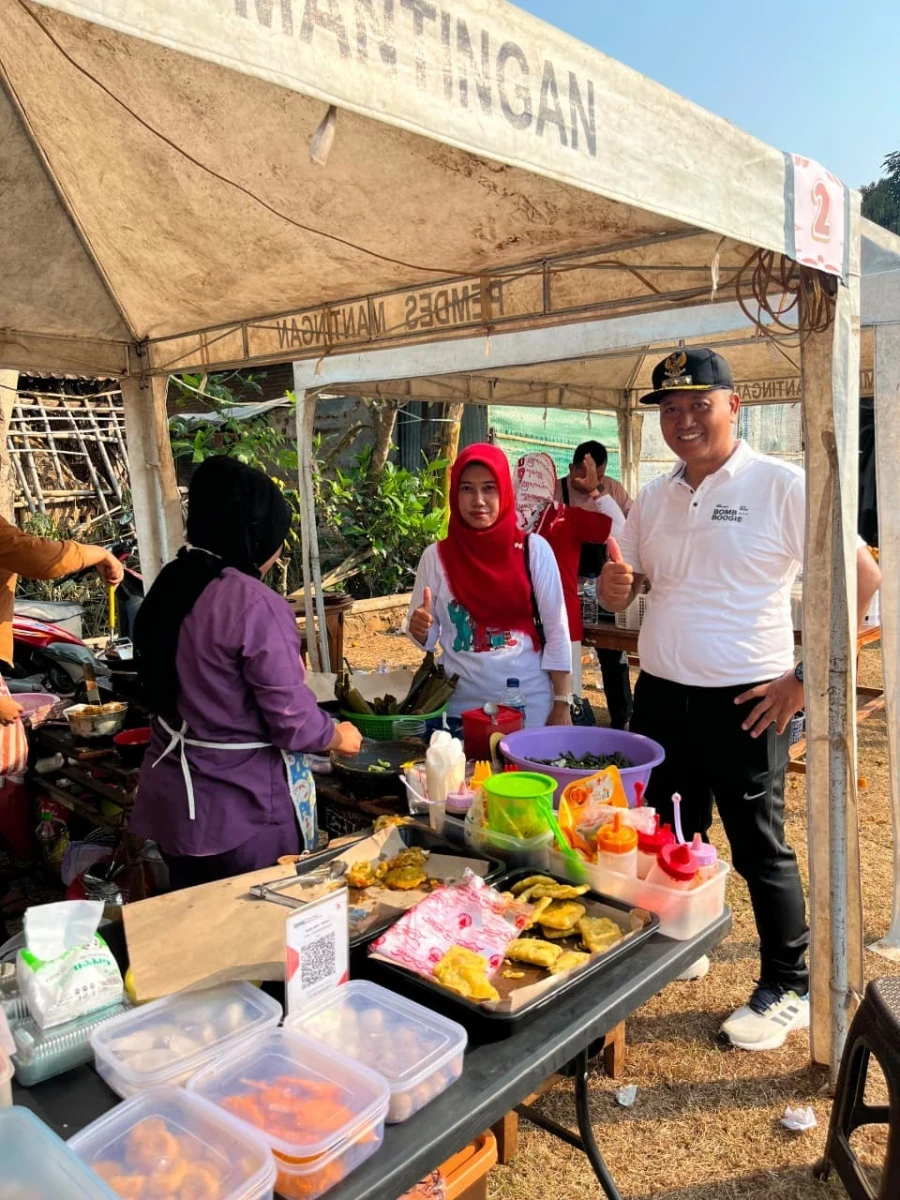 Ketua Dekranasda Kecamatan Pakis Aji Dukung dan Larisi UMKM di Mambak Merdeka Fest
