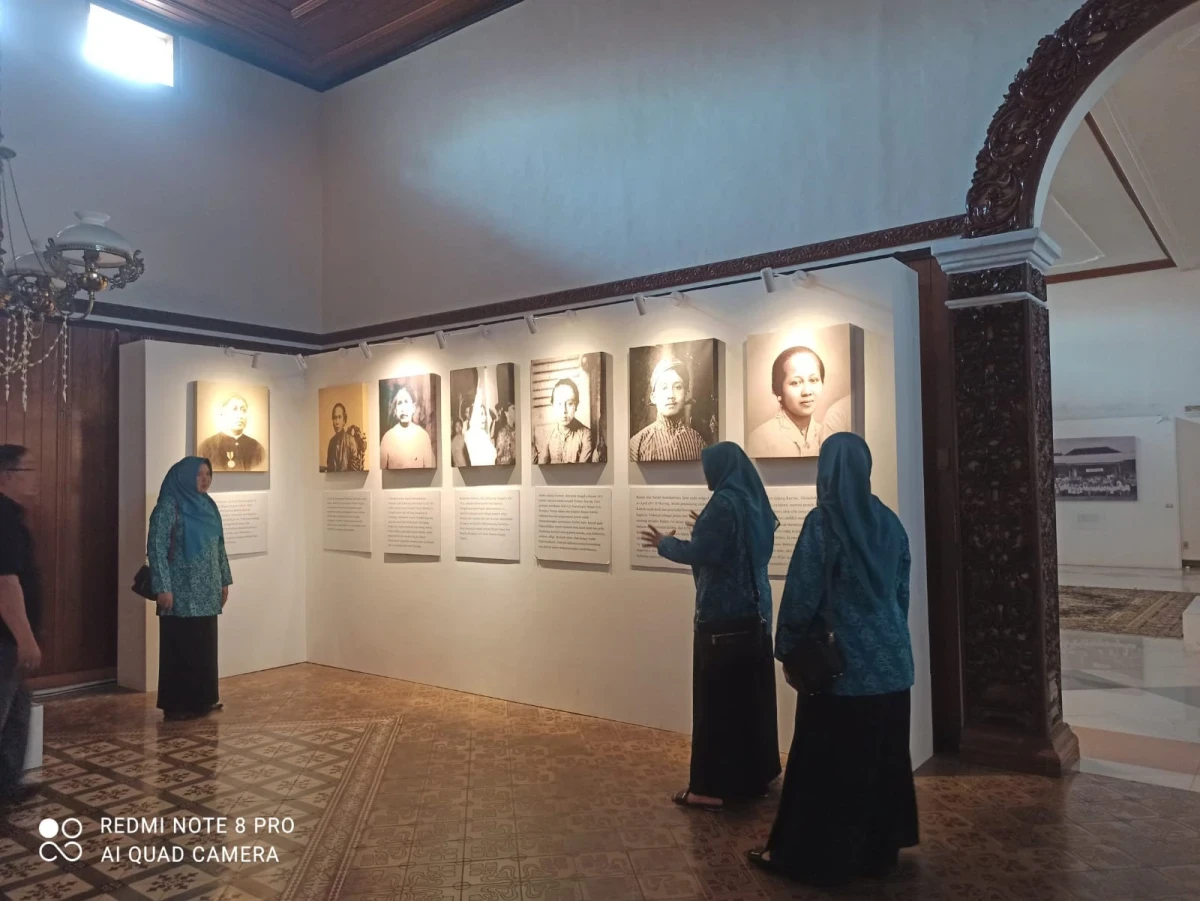 MENGENANG SEJARAH RA KARTINI
