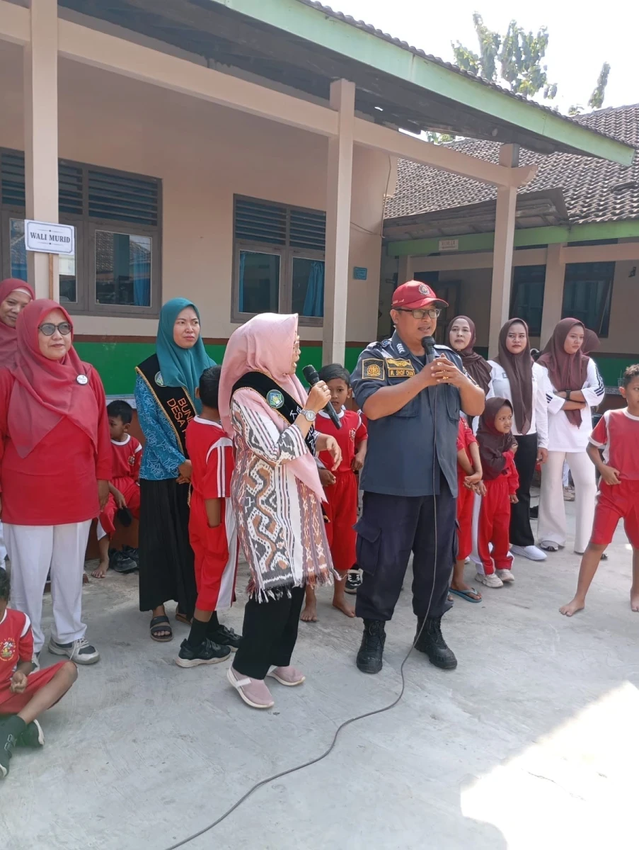 EDUKASI DAMKAR DI SDN 1 PLATAR  bersama bunda literasi dan petugas damkar 