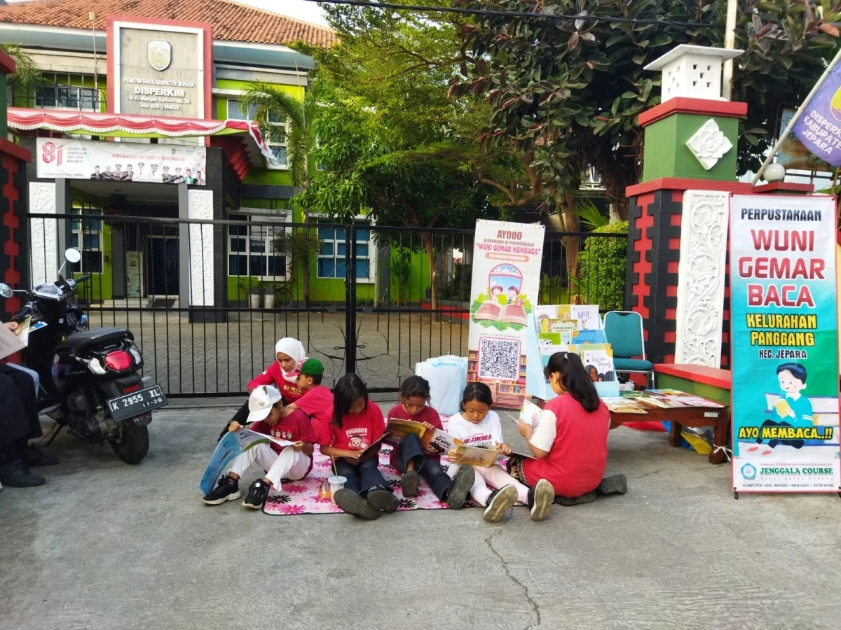 Jalan santai kelurahan panggang memperingati HUT RI KE 81 Dengan WUNI GEMAR BACA