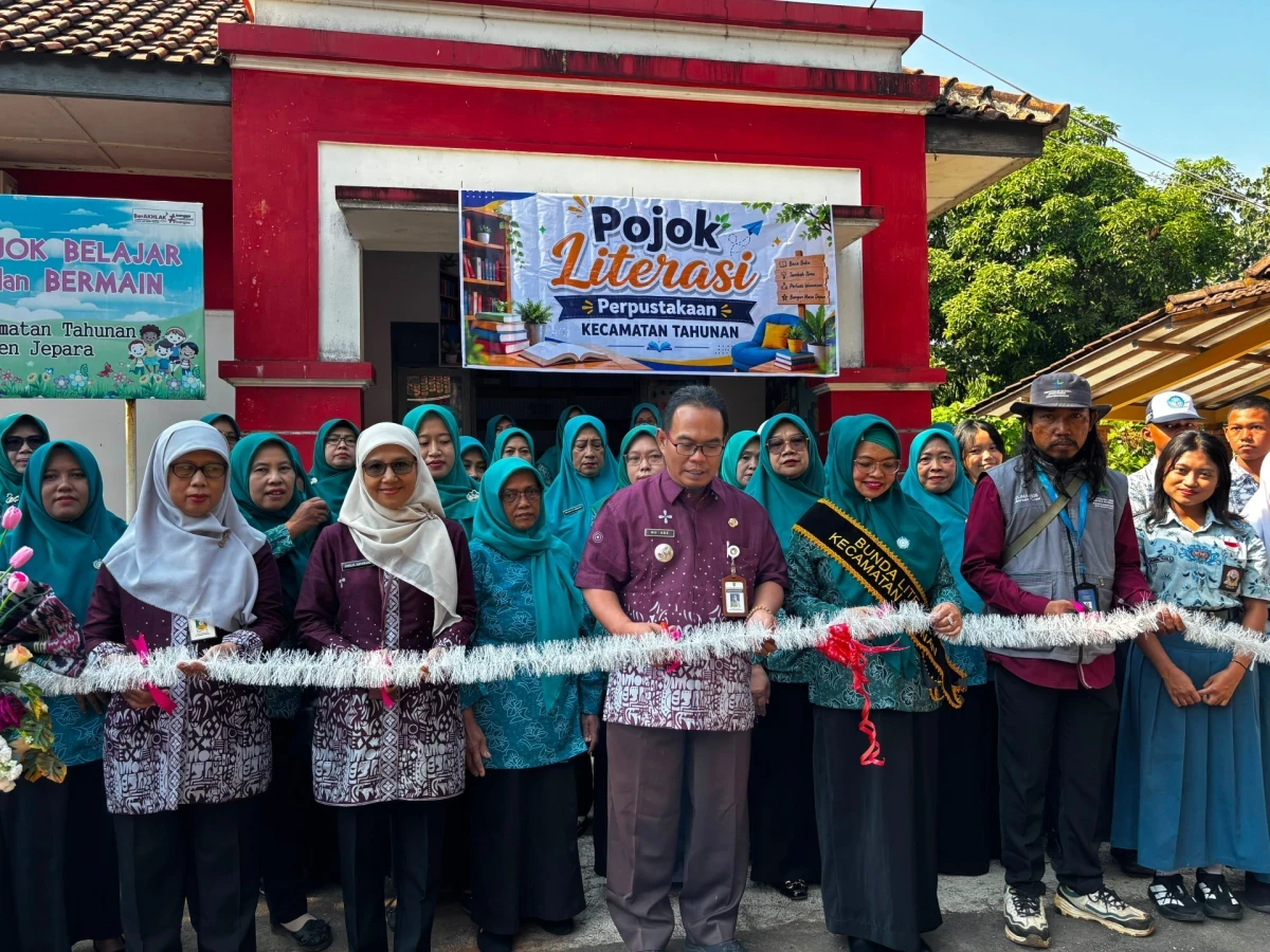 Menghadiri Launching  Pojok Literasi Kecamatan tahunan 