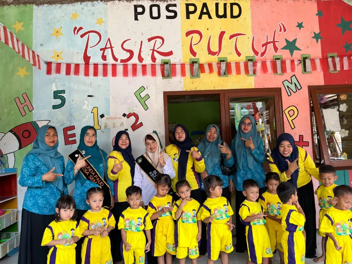 Kunjungan ke Paud pasir putih Semat