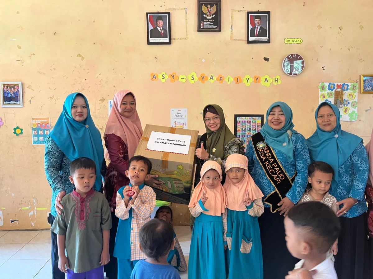 Pemberian Bantuan APE TK Assafiyah Kecapi