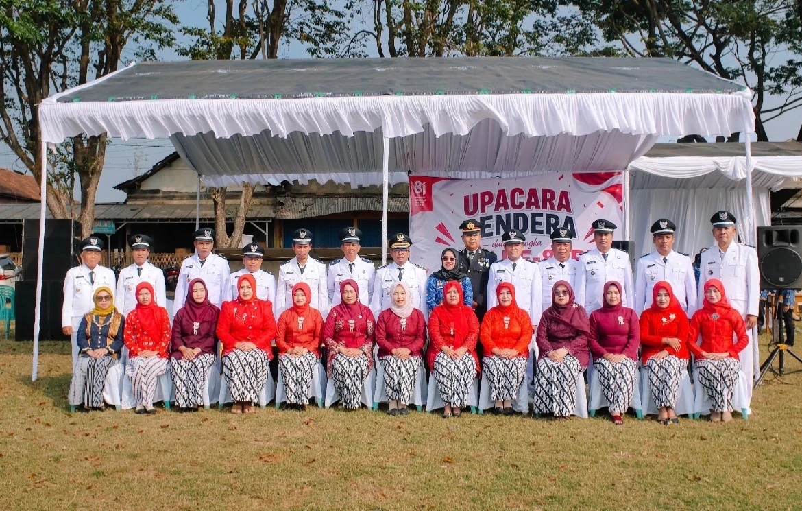 Menghadiri Upacara Bendera Peringatan HUT RI tk Kecamatan Tahunan