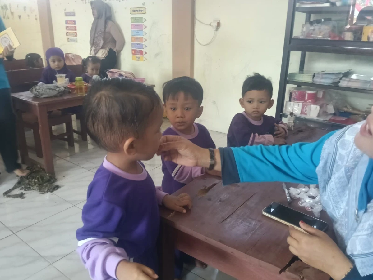 Pemberian vitamin A di pos paud kasih bunda 