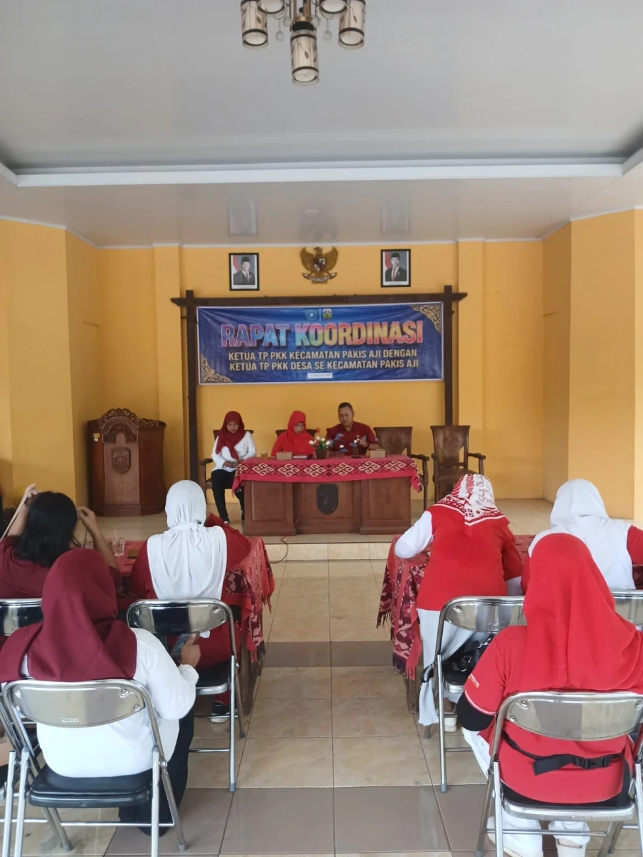 RAKOR TP PKK KECAMATAN PAKIS AJI DENGAN KETUA TP PKK DESA SE KECMATAN PAKIS AJI DAN SOSIALISASI  BANK SAMPAHPESPA LAJU