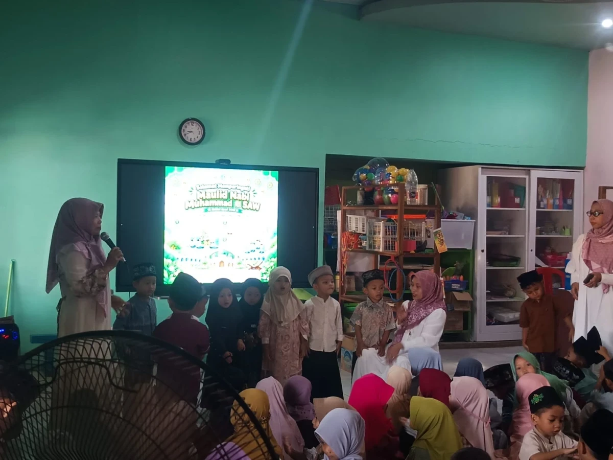 Memperingati maulid nabi Muhammad SAW 