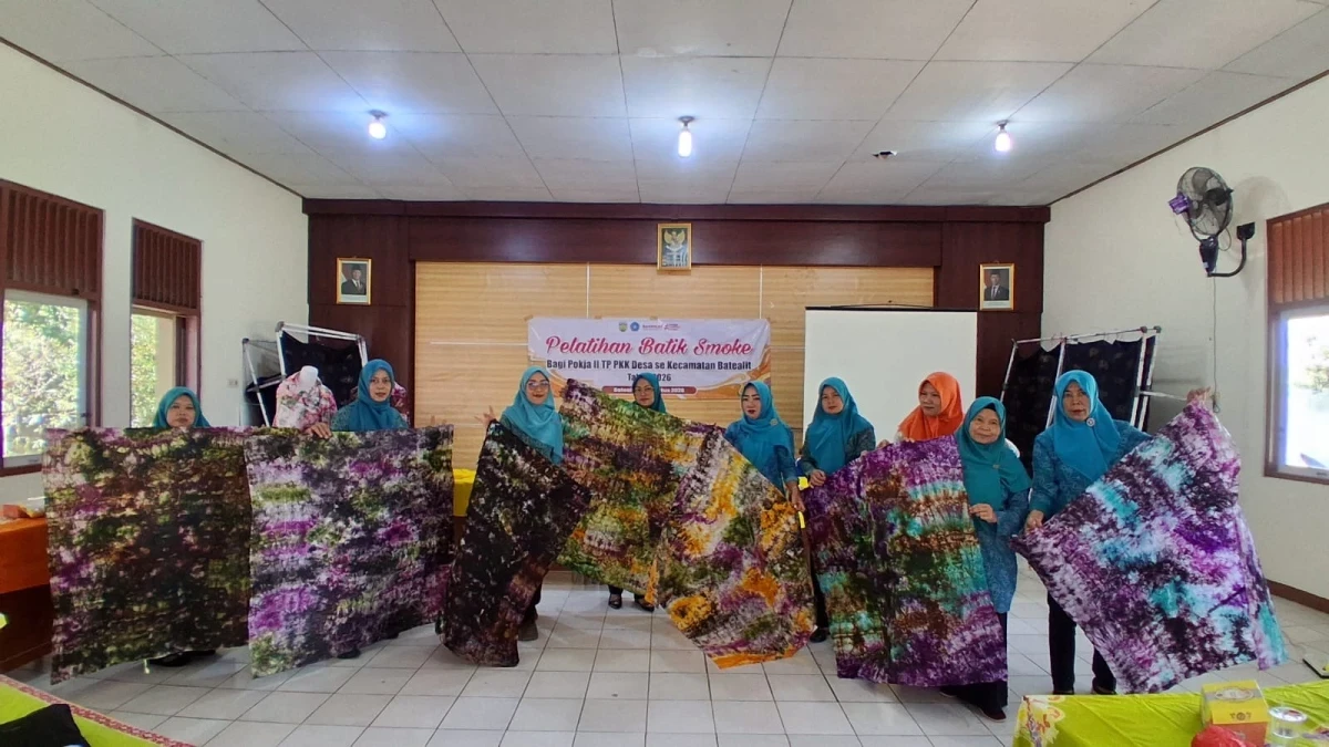 Pelatihan batik smoke Pokja 2. Tp PKK desa sekecamatan  batealit