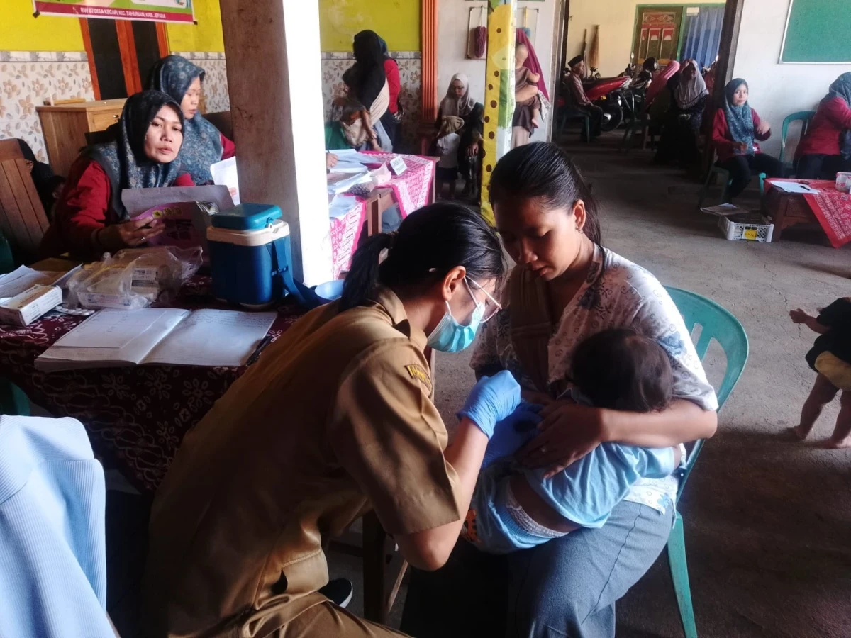 Membersamai pelaksanaan Posyandu balita di pos melati 5 
