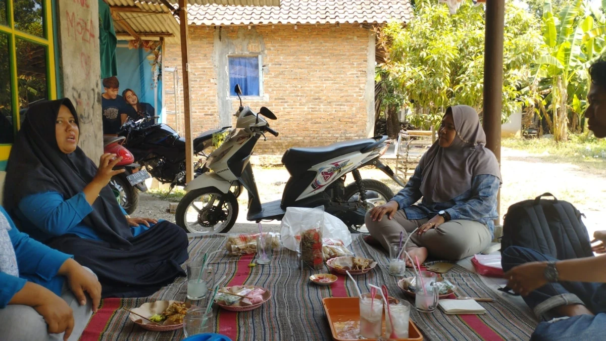 Mendorong Produktivitas UMKM, Tim Rekam Jejak Nusantara Nusa Core Edukasi Pengoperasian Mesin Pemotong Kerupuk Otomatis di KUBE Seaweed Kartini