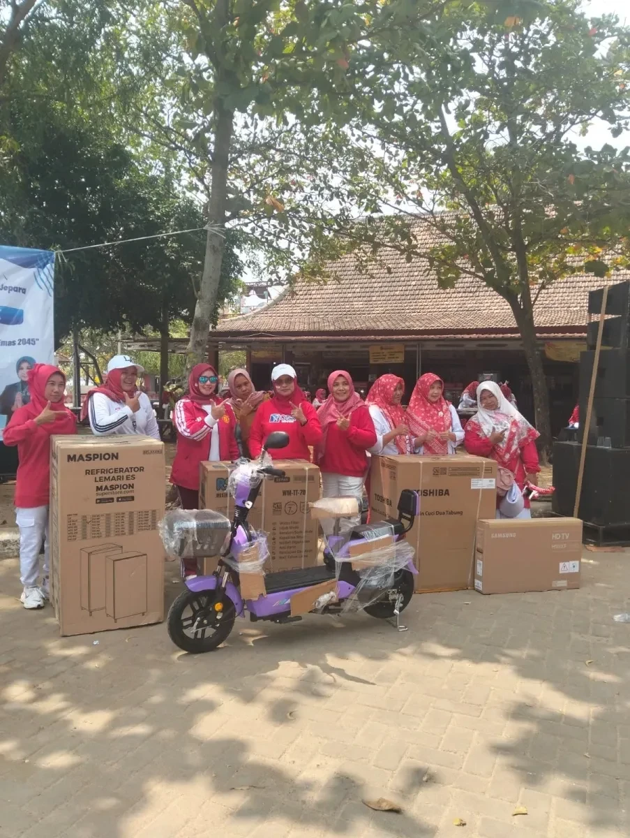 Ketua TP PKK Kecamatan Pakis Aji Raih Hadiah Utama Sepeda Listrik dalam Kegiatan PKK Anti Mager