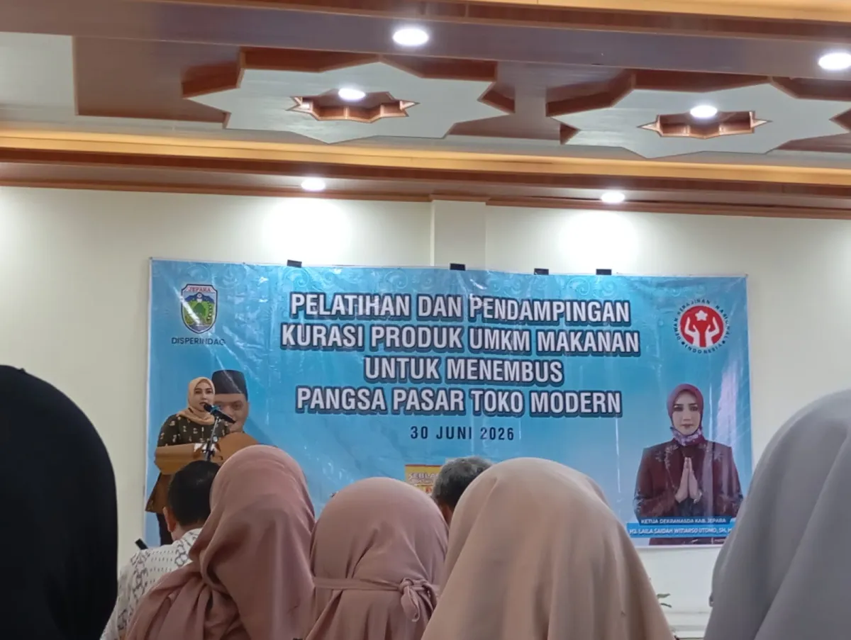 PELATIHAN DAN PENDAMPINGAN KURASI PRODUK UMKM MAKANAN UNTUK MENEMBUS PANGSA PASAR TOKO MODERN