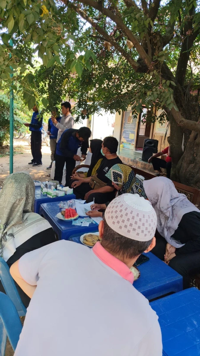 Cek kesehatan dan pengobatan gratis untuk masyarakat dalam rangka HUT Kemerdekaan RI yg ke 81 di perpustakaan R.A Kartini Dukuh bedayun RT 03 RW 04 desa Ketilengsingolelo kec Welahan .