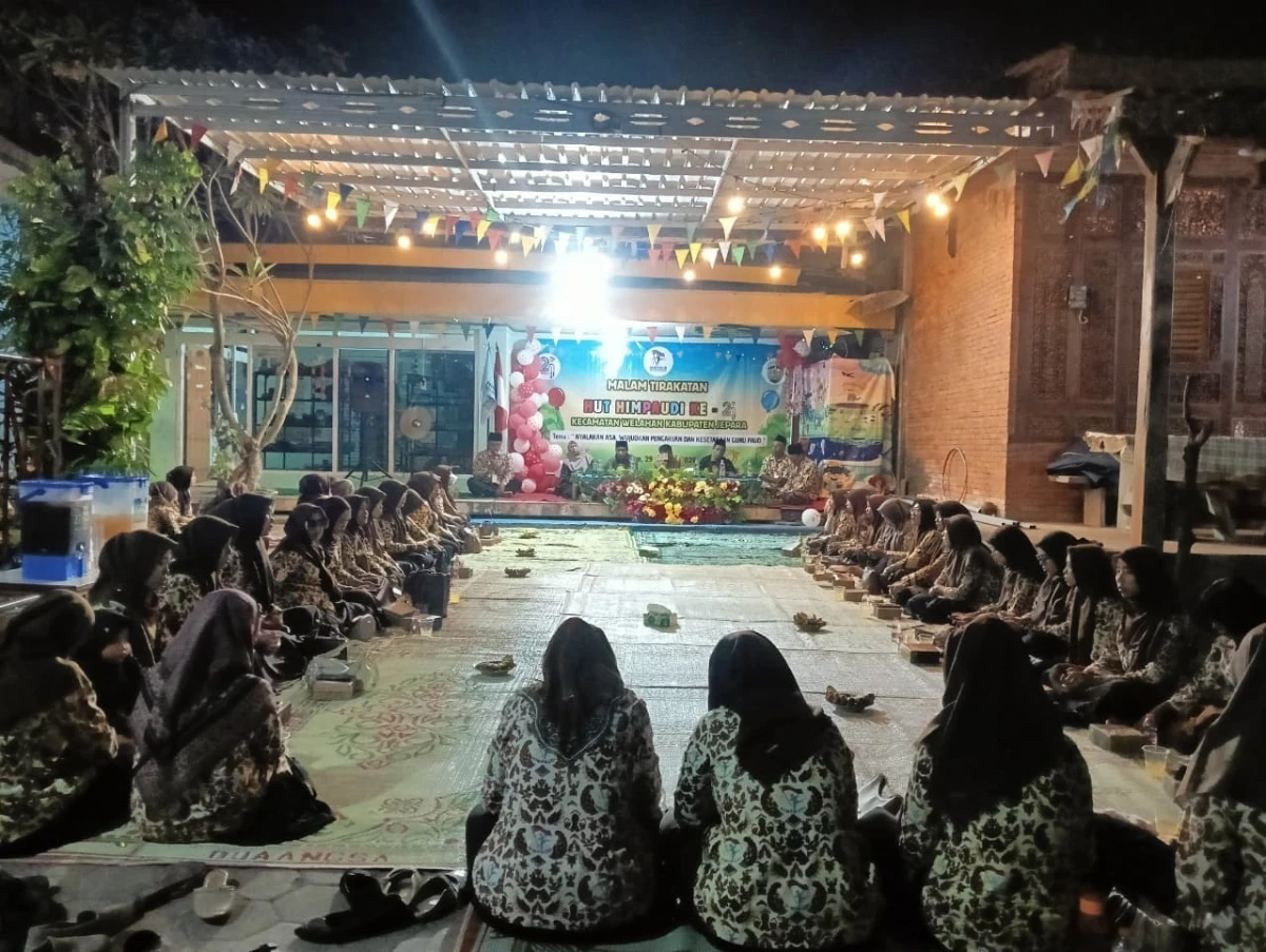 Mengikuti Acara Malam Tirakatan dalam rangka HUT HIMPAUDI ke 21 tingkat kec Welahan 