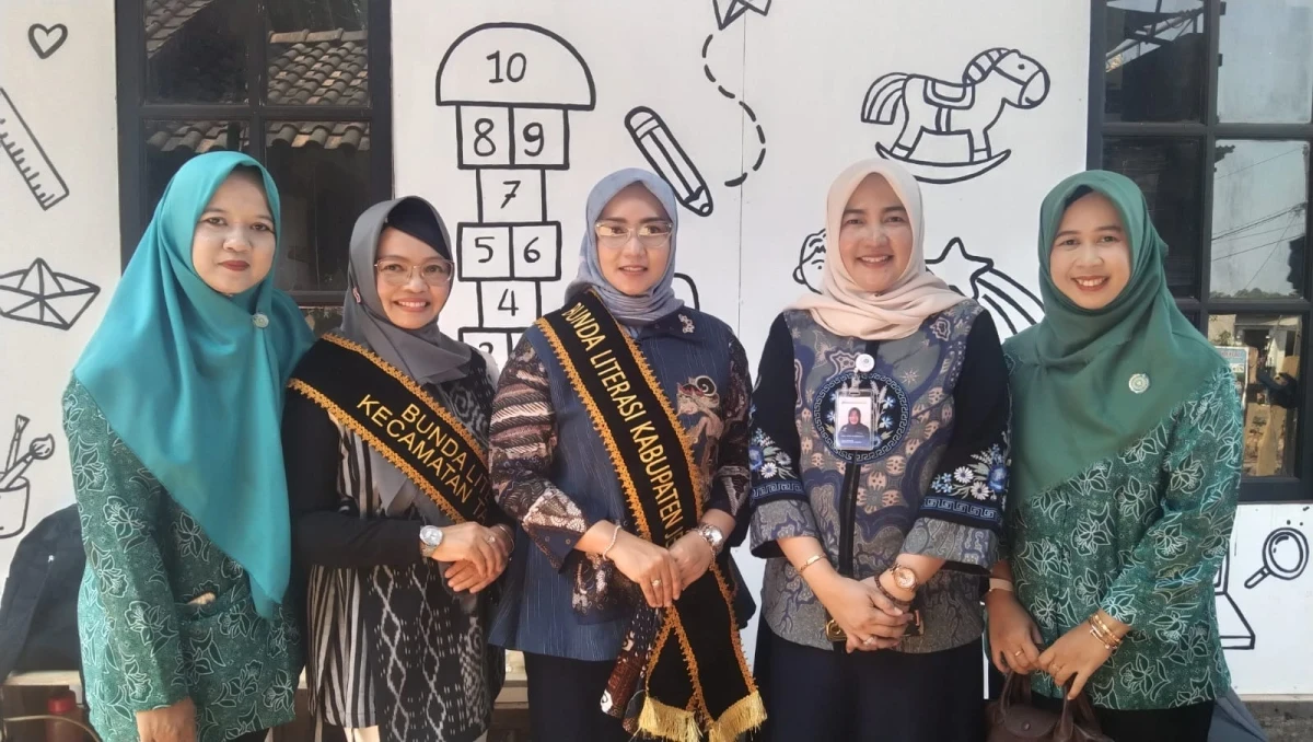 Kunjungan bunda literasi ke rumah belajar ilalang desa kecapi 