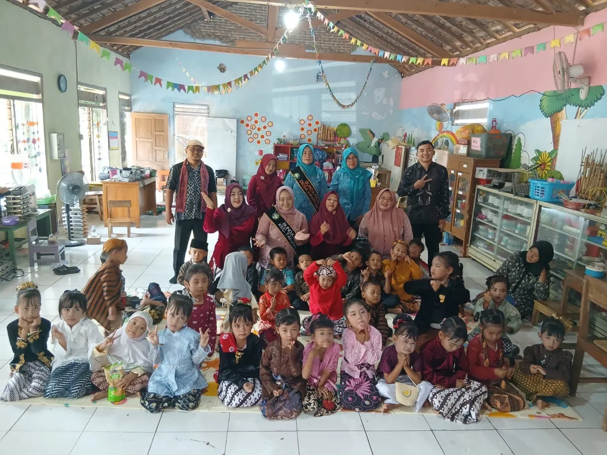 Kegiatan peringatan hari Kartini di PAUD Bahagia desa Krapyak