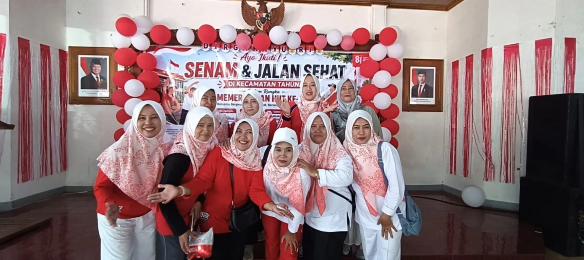 Ketua TP PKK dan Petinggi Desa Tahunan Ikuti Jalan Sehat dan Senam HUT RI ke-81 Tingkat Kecamatan Tahunan