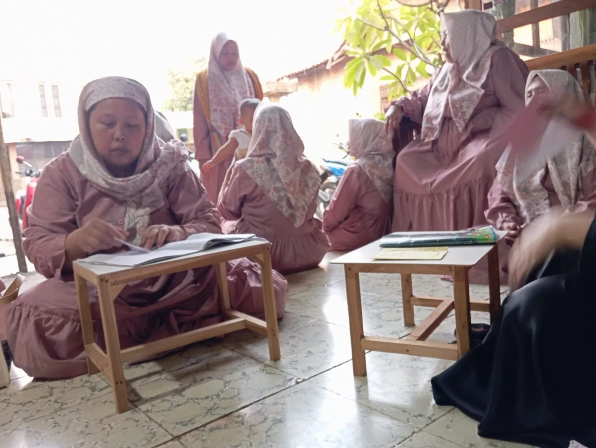 Pertemuan Rutin PKK RT 03 RW 06 Desa Tahunan Bahas Maulid Nabi dan Persiapan HUT RI
