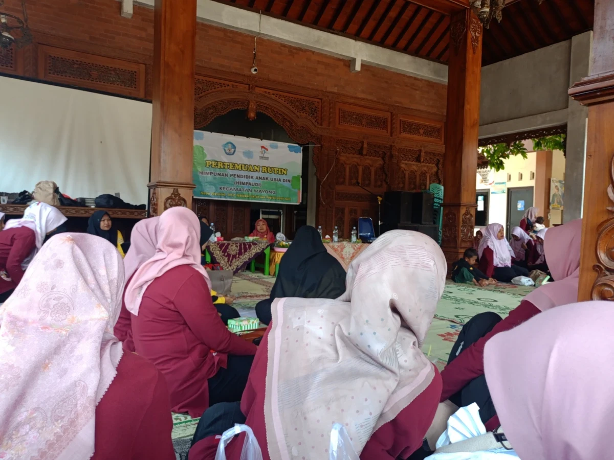 Bunda Paud Sengonbugel mengikuti kegiatan HUT Himpaudi di kecamatan Mayong 