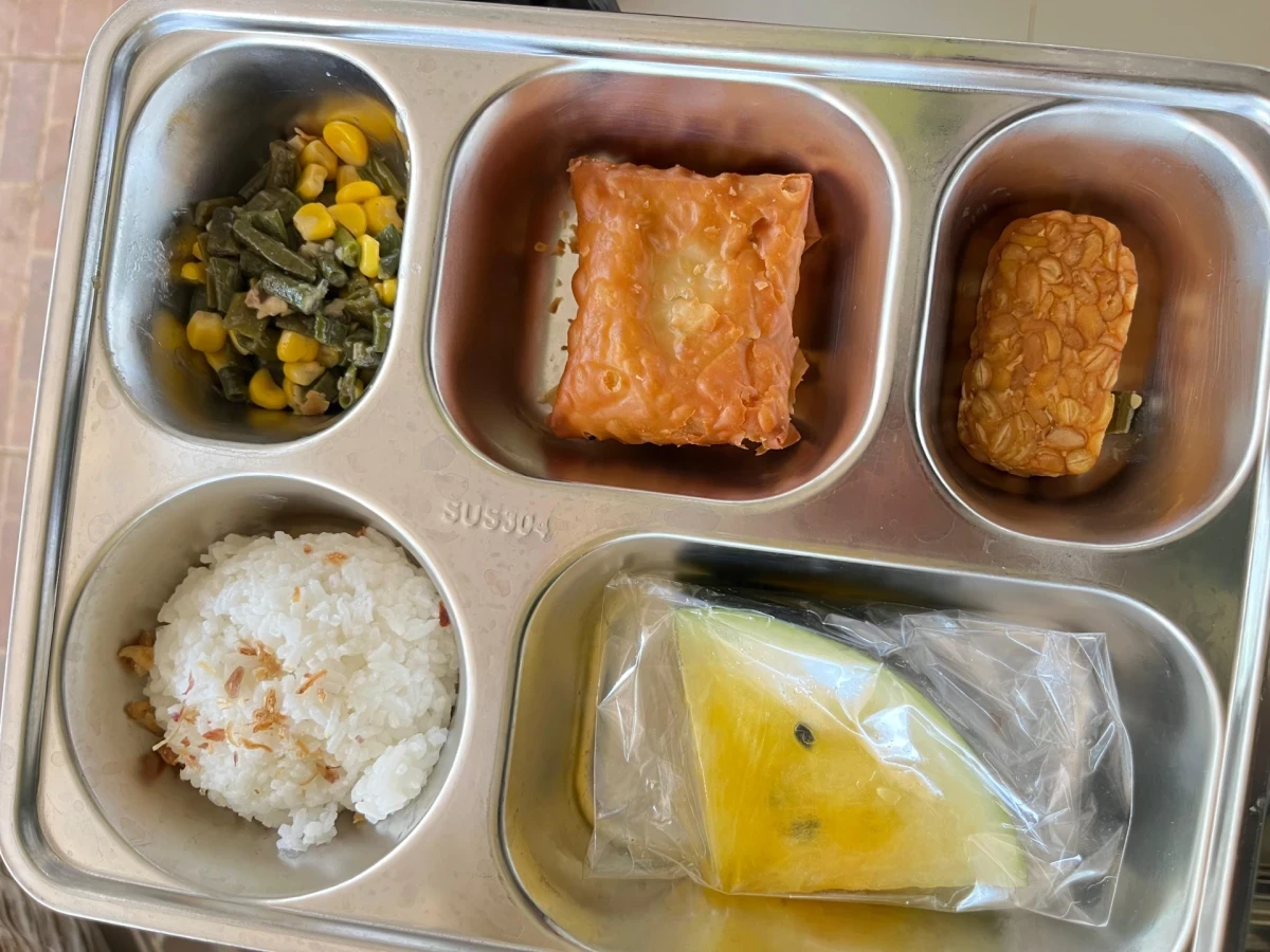 MAKANAN BERGIZI GRATIS  (  MBG  ) 