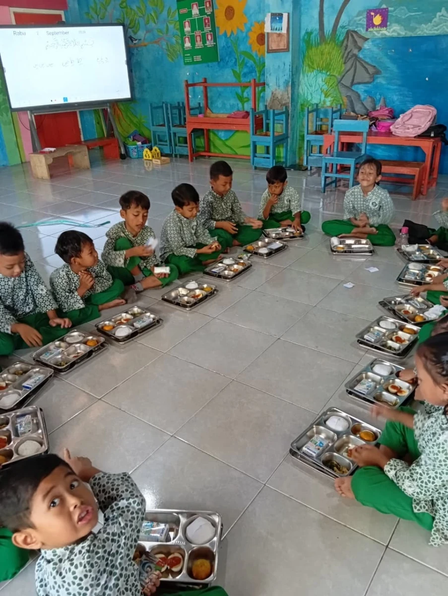 POKJA IV PKK DESA UJUNGWATU MAKANAN BERGIZI GRATIS ( MBG ) Pada tanggal 02 September 2026 di TK TA.I Ujungwatu.