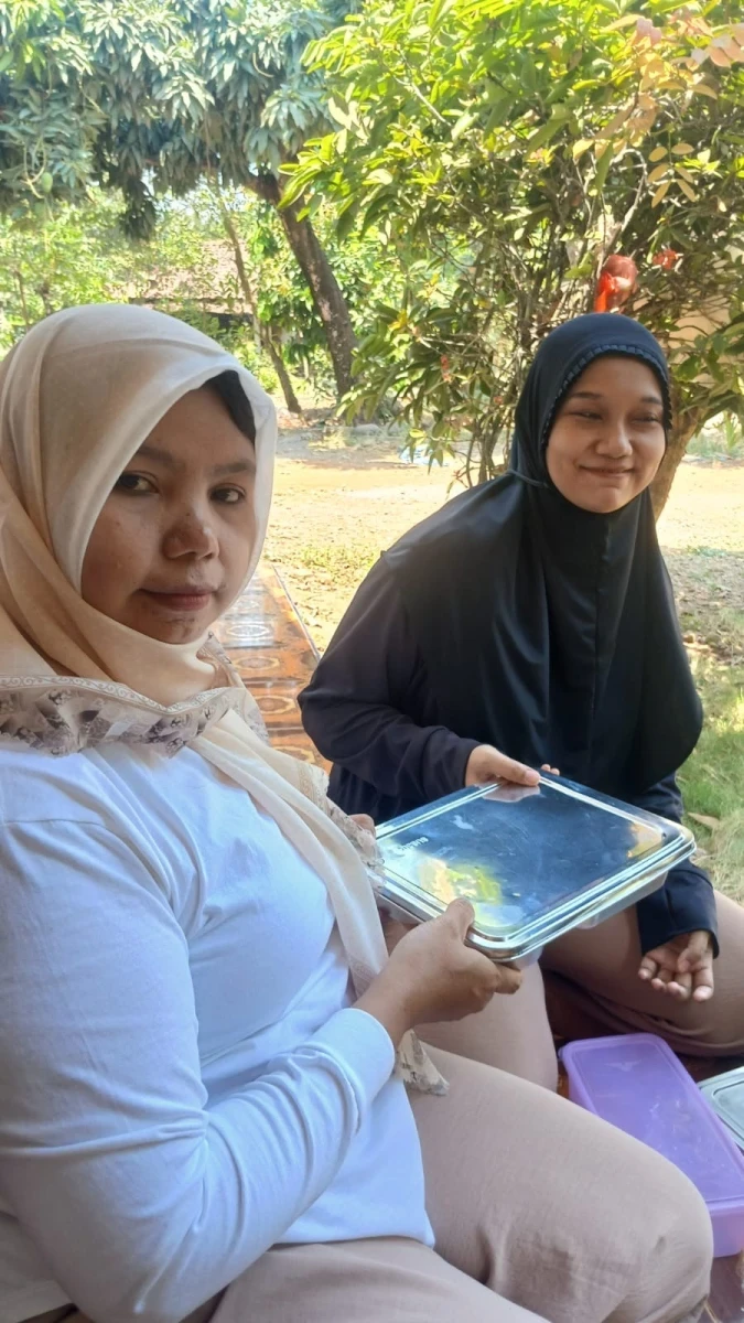 Pemberian Makan Bergizi Gratis (MBG) bagi Bumil, Busui, dan Balita di RW 06 Desa Karanggondang
